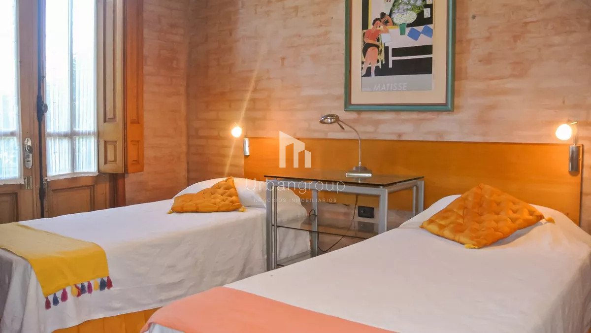 Casa ID.33 - Excelente Casa de 5 Dormitorios, Piscina y Barbacoa en Barrio Privado, Punta del Este