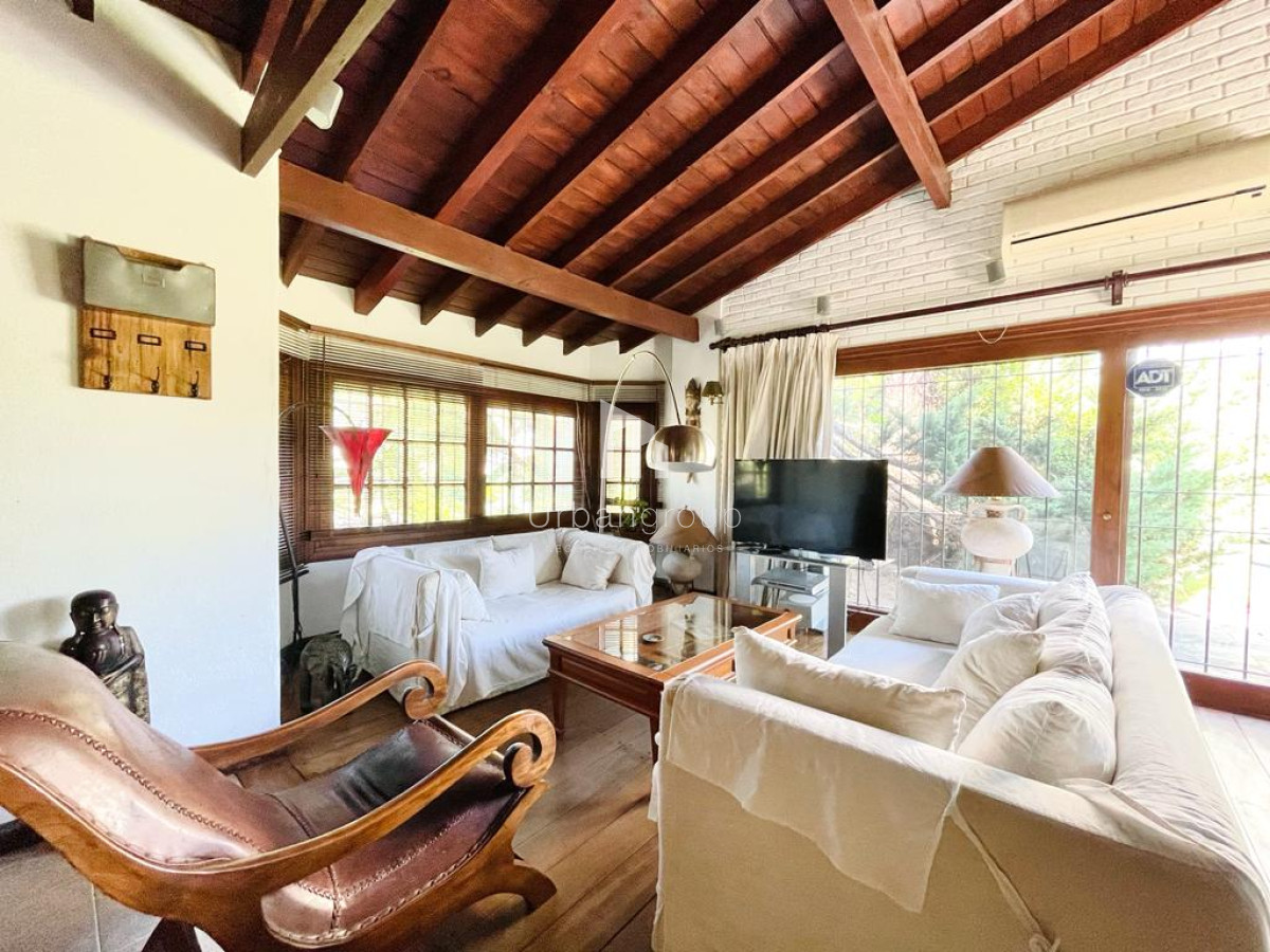 Casa ID.34 - Excelente Casa de 4 Dormitorios en Playa Mansa - Punta del Este