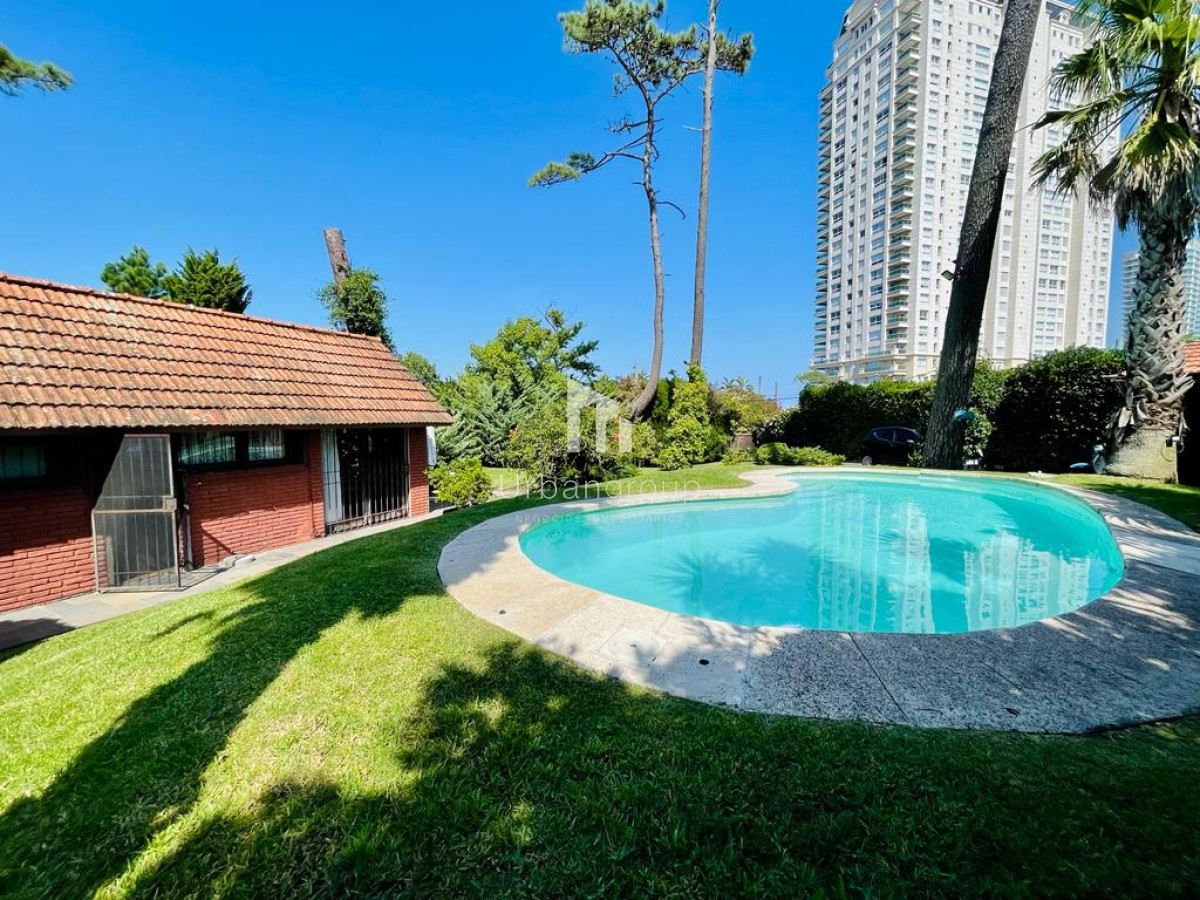 Casa ID.34 - Excelente Casa de 4 Dormitorios en Playa Mansa - Punta del Este