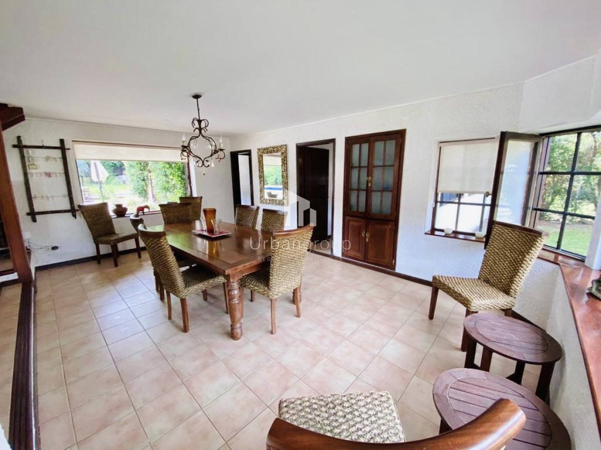 Casa ID.38 - Cómoda Casa de 5 Dormitorios y Piscina Climatizada en Punta del Este