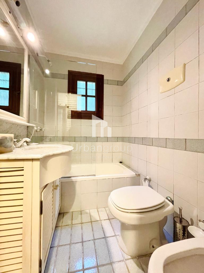 Casa ID.34 - Excelente Casa de 4 Dormitorios en Playa Mansa - Punta del Este