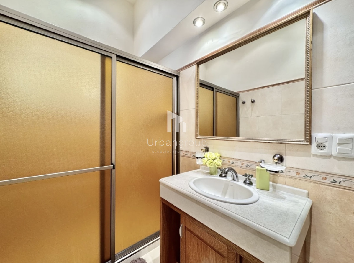 Casa ID.37 - Moderna Casa de 4 Dormitorios en Playa Mansa a 150 metros del Mar