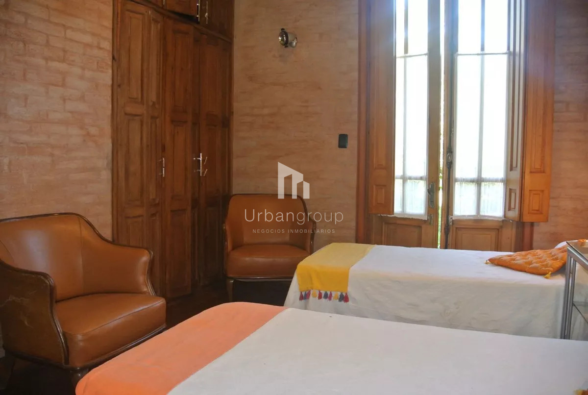 Casa ID.33 - Excelente Casa de 5 Dormitorios, Piscina y Barbacoa en Barrio Privado, Punta del Este