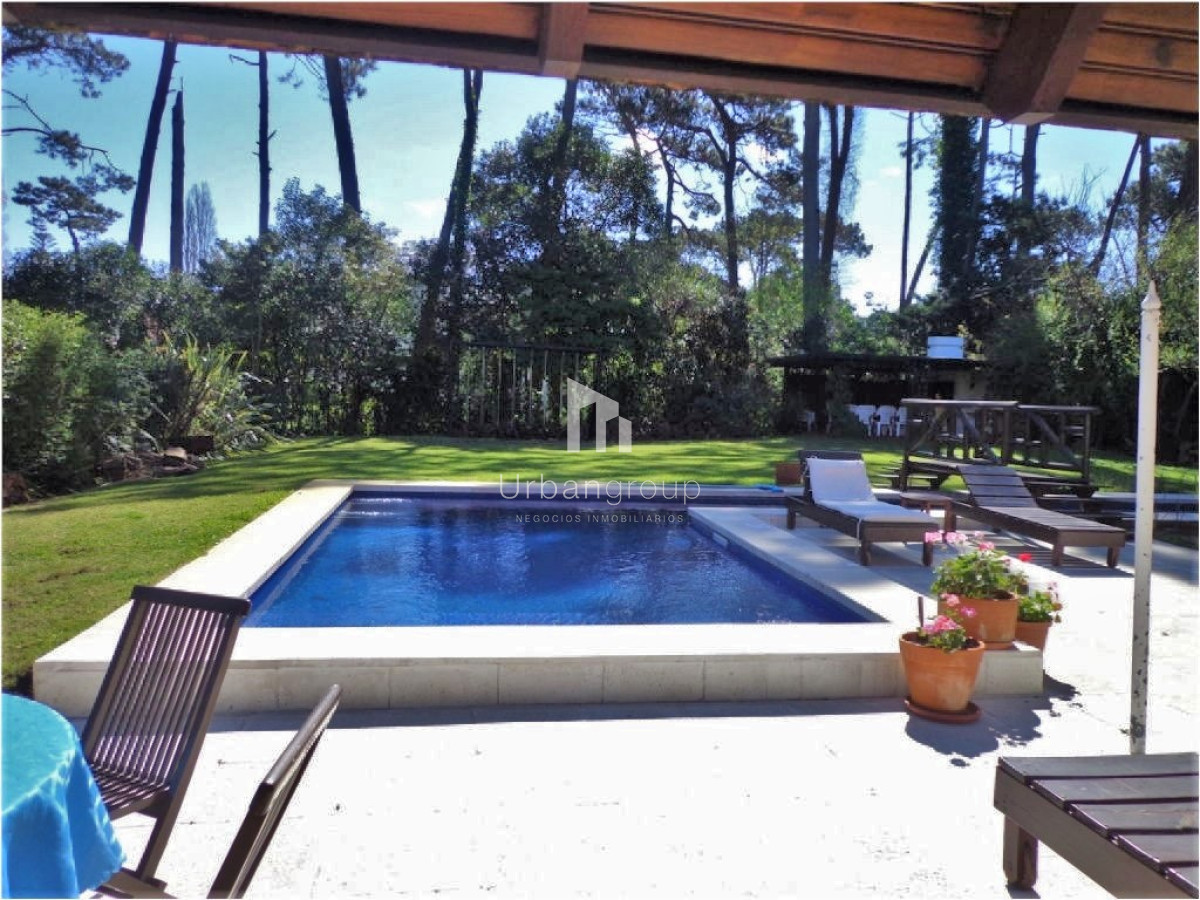 Casa ID.38 - Cómoda Casa de 5 Dormitorios y Piscina Climatizada en Punta del Este