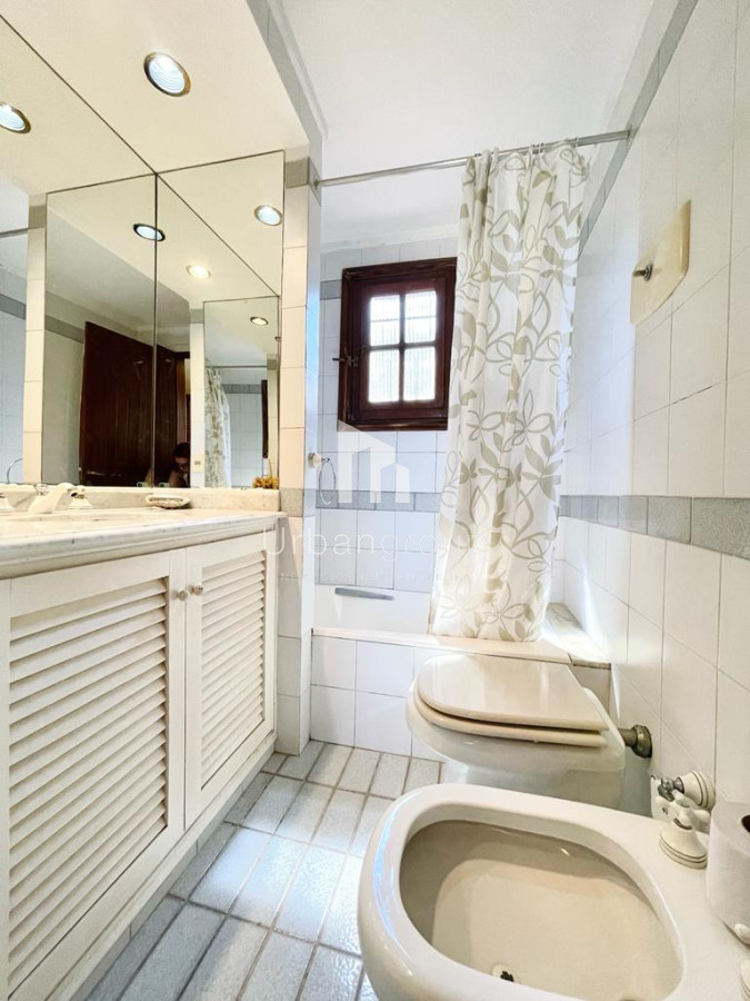 Casa ID.34 - Excelente Casa de 4 Dormitorios en Playa Mansa - Punta del Este