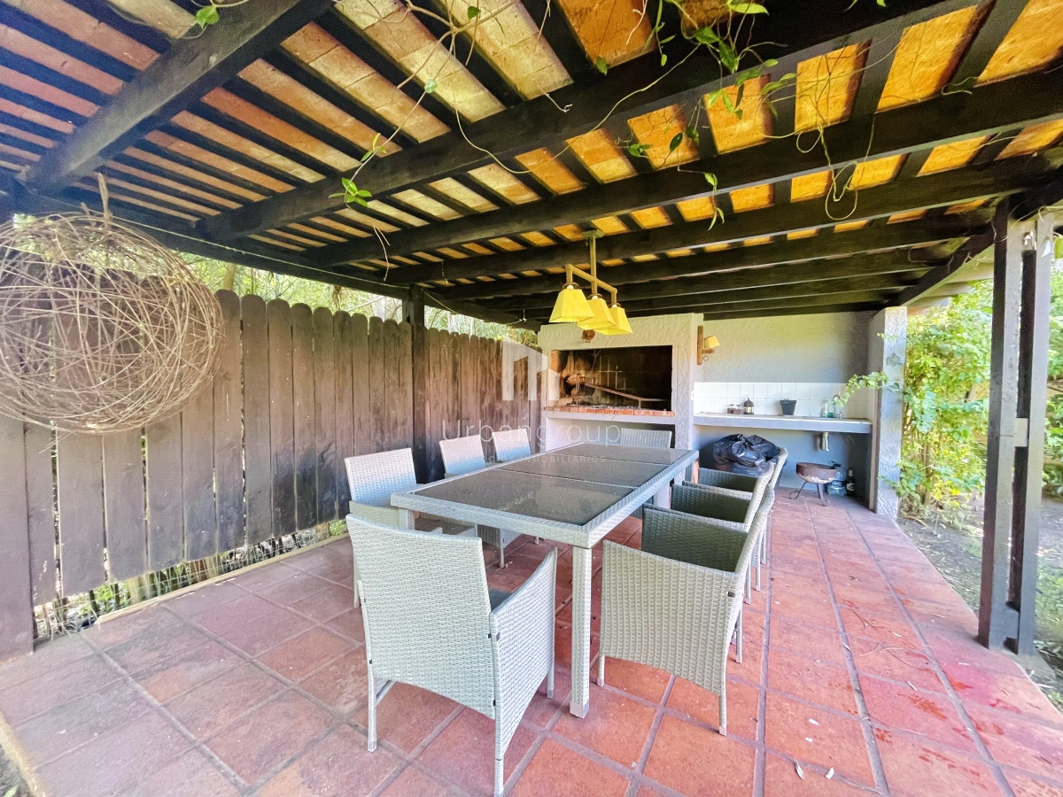 Casa ID.38 - Cómoda Casa de 5 Dormitorios y Piscina Climatizada en Punta del Este