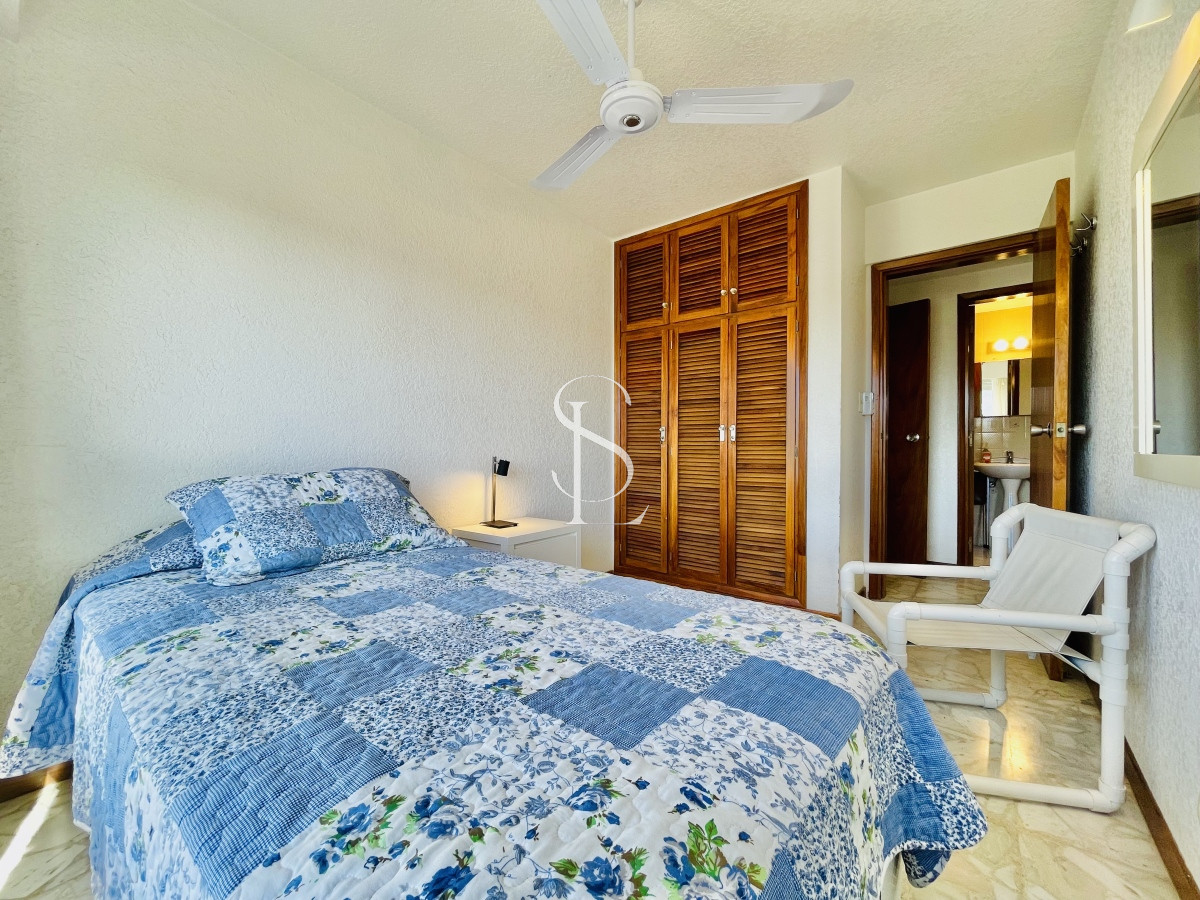 Apartamento ID.114 - Apartamento de 3 Dormitorios en Playa Mansa con Vista al Mar