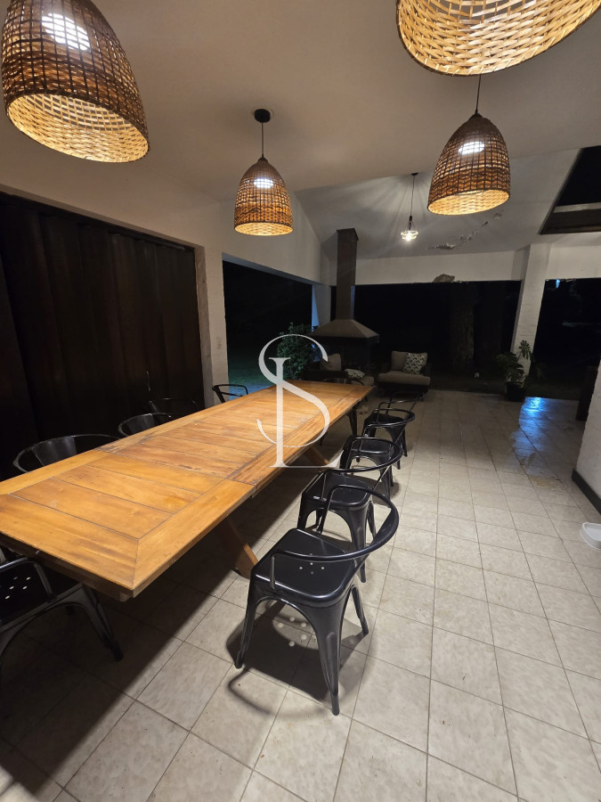 Casa ID.277 - Casa en alquiler de temporada con 4 suites más dependencia en 4500 m2 piscina y parrillero 