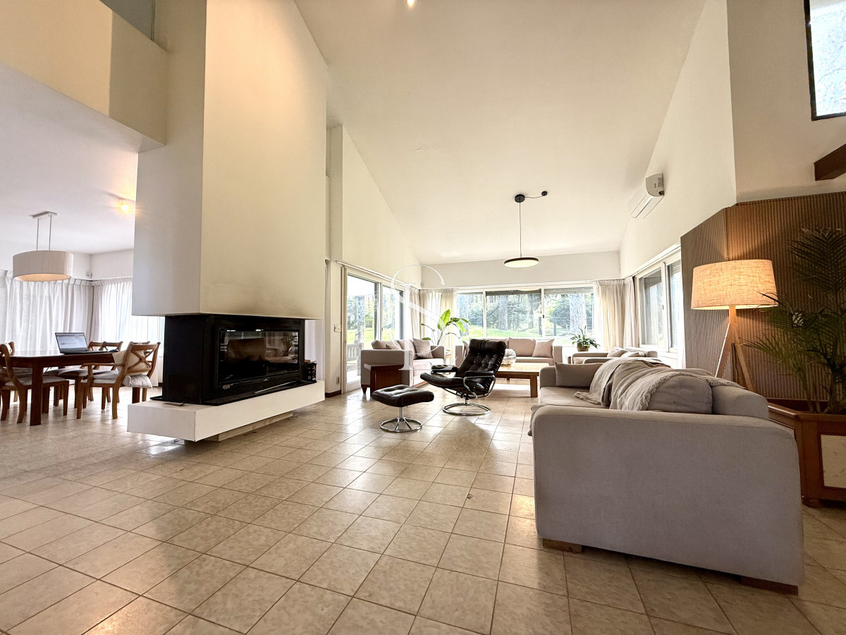 Casa ID.277 - Casa en alquiler de temporada con 4 suites más dependencia en 4500 m2 piscina y parrillero 