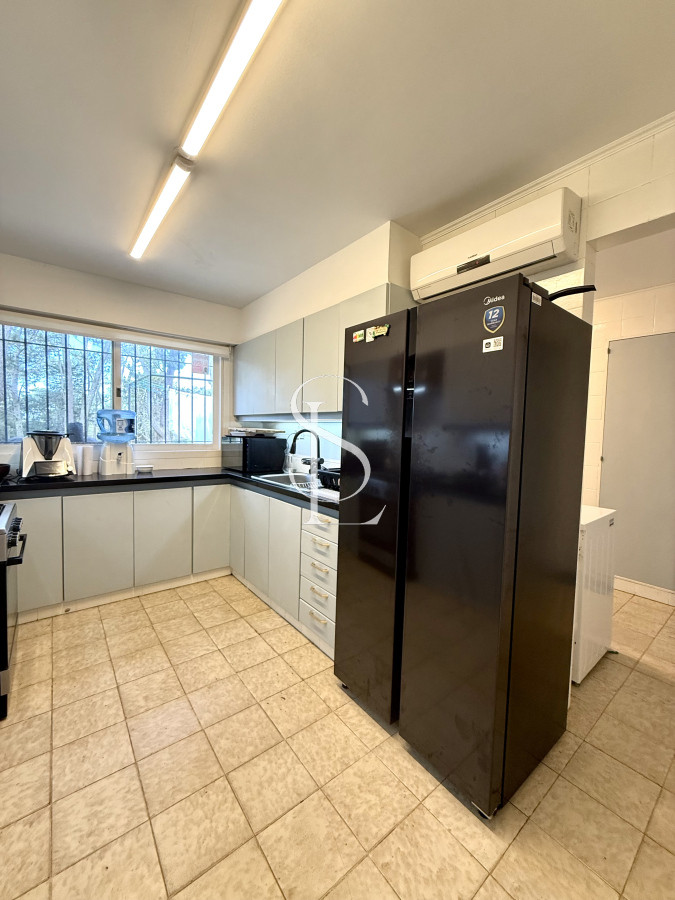 Casa ID.277 - Casa en alquiler de temporada con 4 suites más dependencia en 4500 m2 piscina y parrillero 