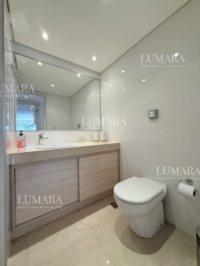 Apartamento ID.3189 - Venta de apartamento de 3 dormitorios sobre primera fila de Playa Brava, Punta del Este