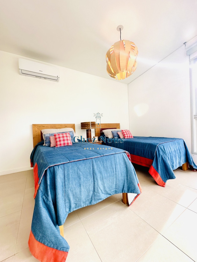 Apartamento ID.1000 - Oportunidad en Venta y Alquiler temporal de maravilloso departamento esquinero en Torre Le Parc, Playa Brava, Punta del Este