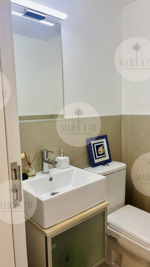 Apartamento ID.2528 - Apartamento de 3 Dormitorios en Primera Línea del Mar, Playa Brava Punta del Este