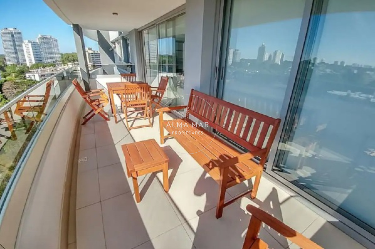 Apartamento ID.584 - Apartamento de 2 Dormitorios en Venta a metros de playa Brava, Punta del Este