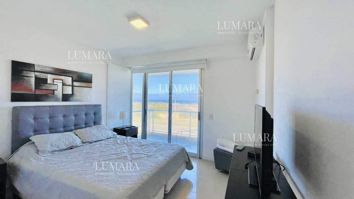 Apartamento ID.3143 - Apartamento de 3 Dormitorios en Primera Línea del Mar, Playa Brava Punta del Este