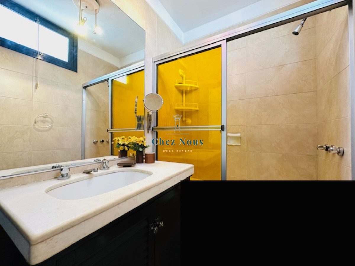 Apartamento ID.562 - Venta de apartamento de 3 dormitorios y 2 baños a metros del Mar en Playa Mansa