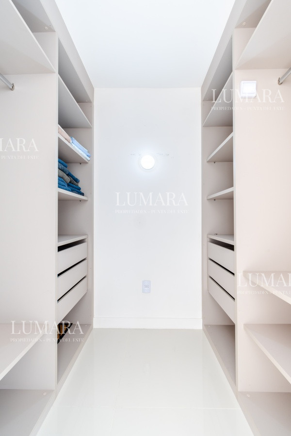 Apartamento ID.2330 - Moderno Apartamento de 3 Dormitorios en Suite, zona Hotel Enjoy, Punta del Este