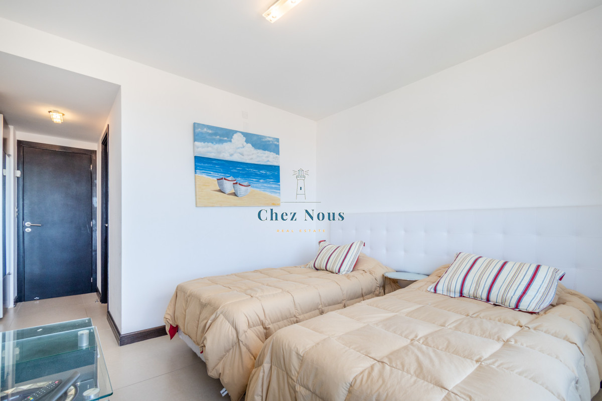 Apartamento ID.951 - Venta de Excelente Apartamento de 3 Dormitorios con Vista al Mar, Playa Mansa, Punta del Este