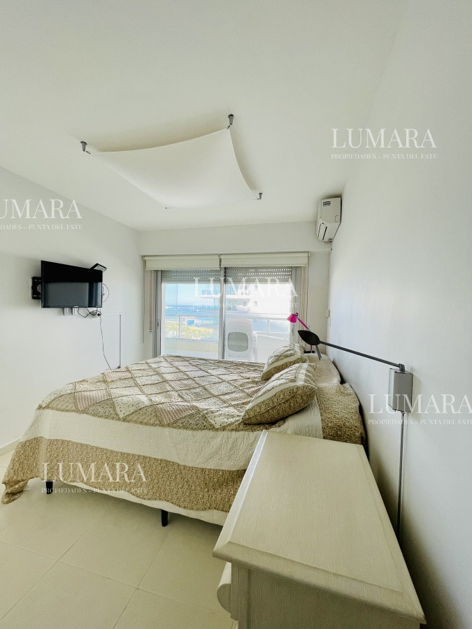 Apartamento ID.3342 - Apartamento de 2 Dormitorios a metros del mar y torre moderna, playa Mansa, Punta del Este