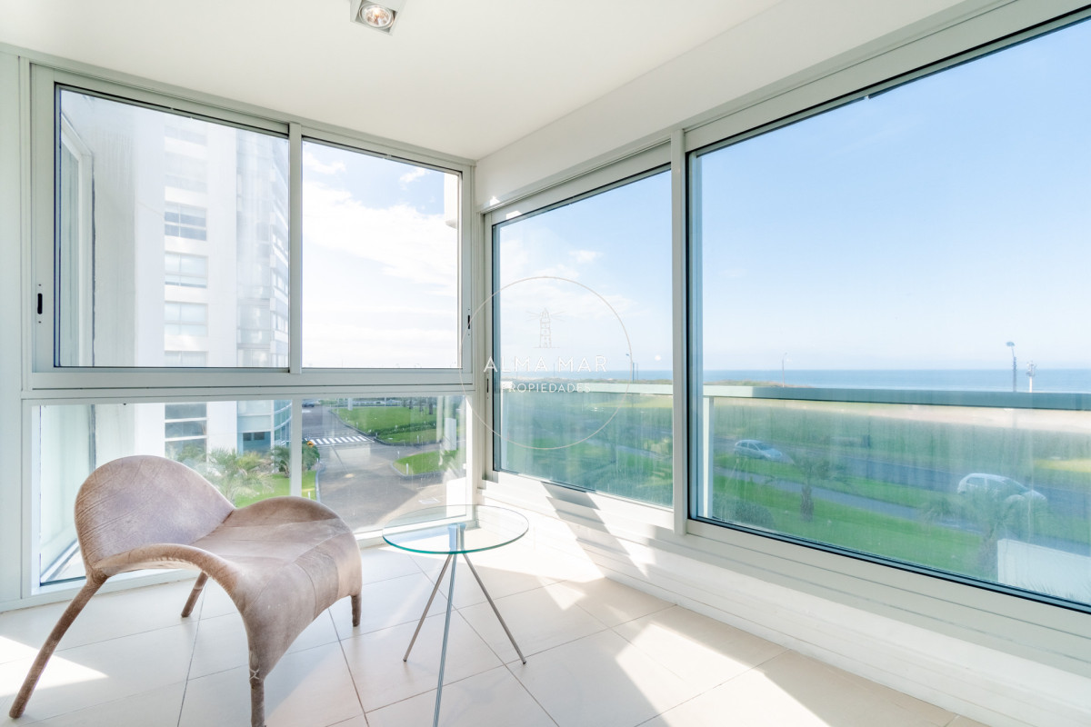 Apartamento ID.1099 - Venta y alquiler de departamento con tres dormitorios mas dependencia de servicio en torre Le Parc playa Brava, Punta del Este