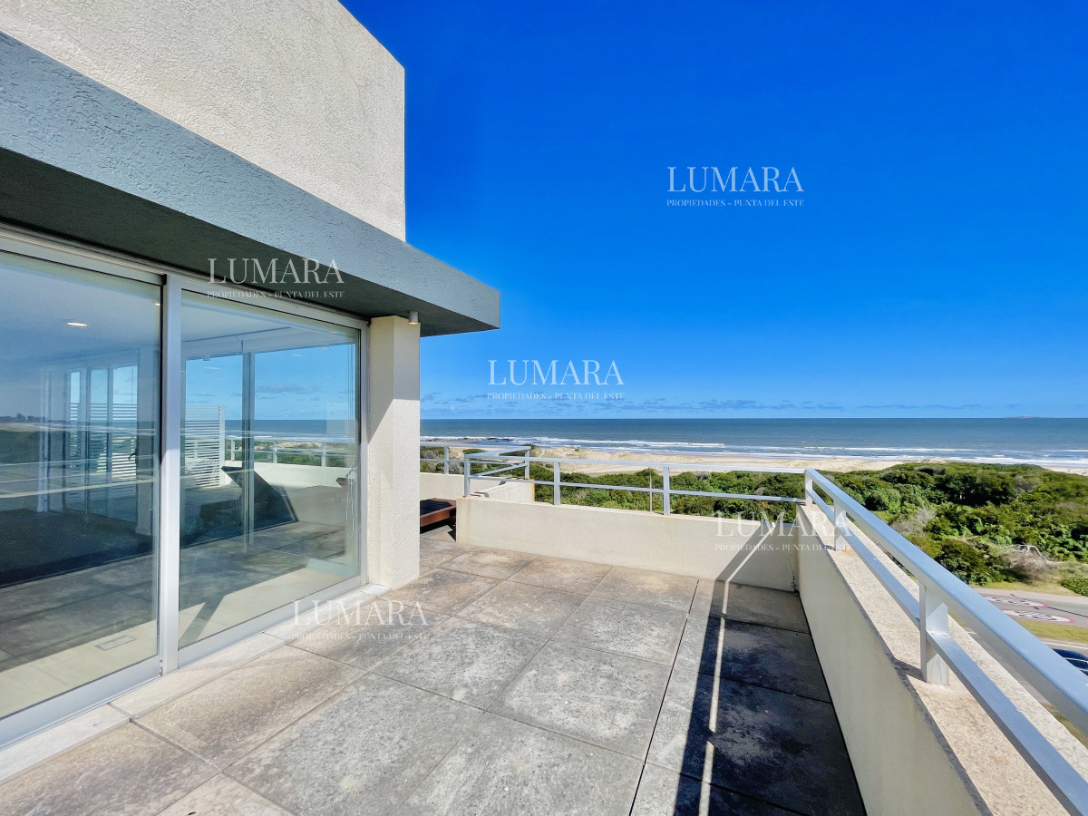 Apartamento ID.2685 - Penthouse de 3 Dormitorios en Primera Línea del Mar, Playa Brava Punta del Este