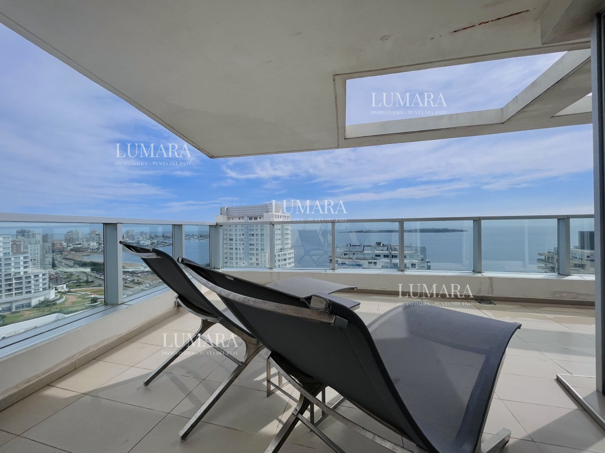 Apartamento ID.1619 - Venta de Excelente Penthouse de 2 Dormitorios y Parrillero con vistas a Playa Mansa, Punta del Este