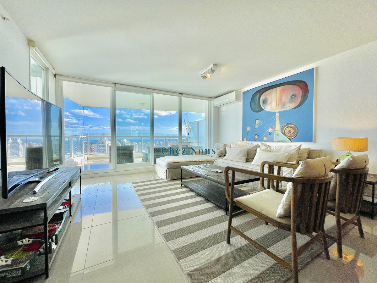 Apartamento ID.555 -  Exclusivo Penthouse de 3 Dormitorios con Vistas panorámicas a Playa Brava, en Venta