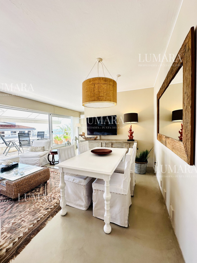 Apartamento ID.556 - Alquiler y venta de apartamento con vista al Mar en Península de 3 dormitorios más dependencia