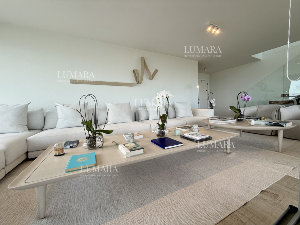Apartamento ID.2949 - Apartamento Penthouse finamente decorado de 3 dormitorios con parrillero propio en venta, Roosevelt Brava, Punta del Este