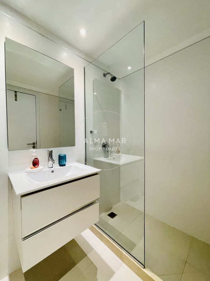 Apartamento ID.584 - Apartamento de 2 Dormitorios en Venta a metros de playa Brava, Punta del Este