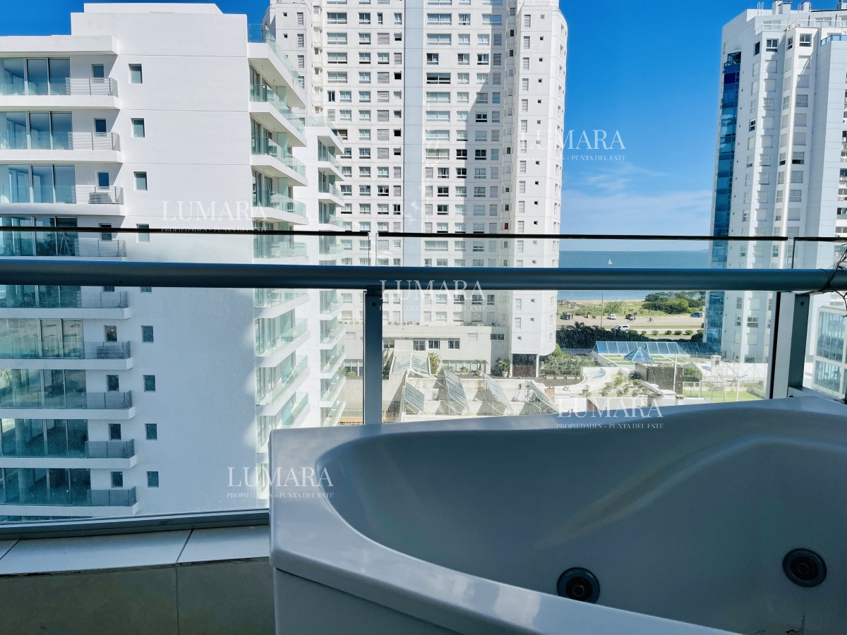 Apartamento ID.3342 - Apartamento de 2 Dormitorios a metros del mar y torre moderna, playa Mansa, Punta del Este