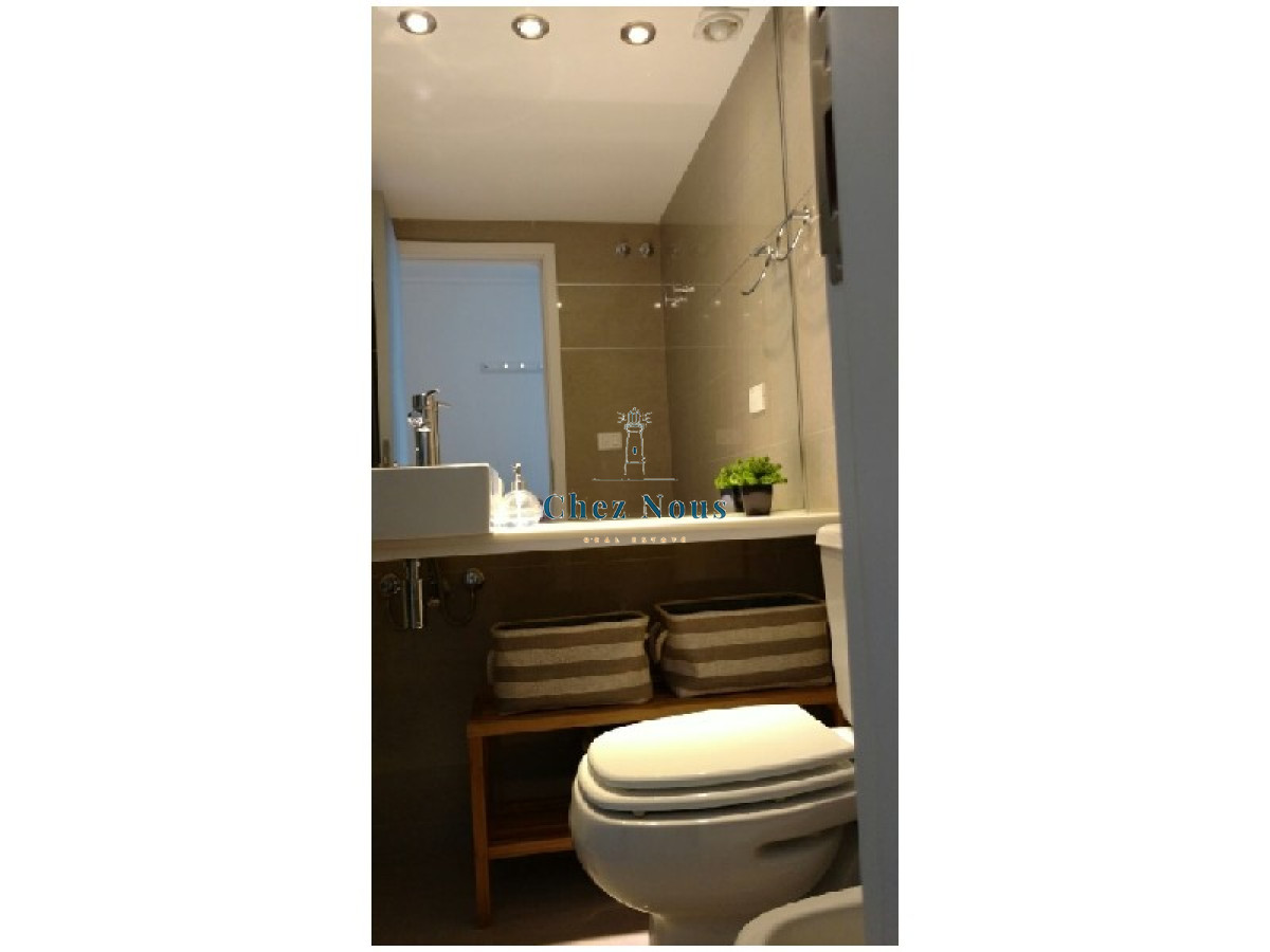 Apartamento ID.1221 - Alquiler temporal de apartamento de dos dormitorios con dos baños en Playa Mansa, Punta del Este
