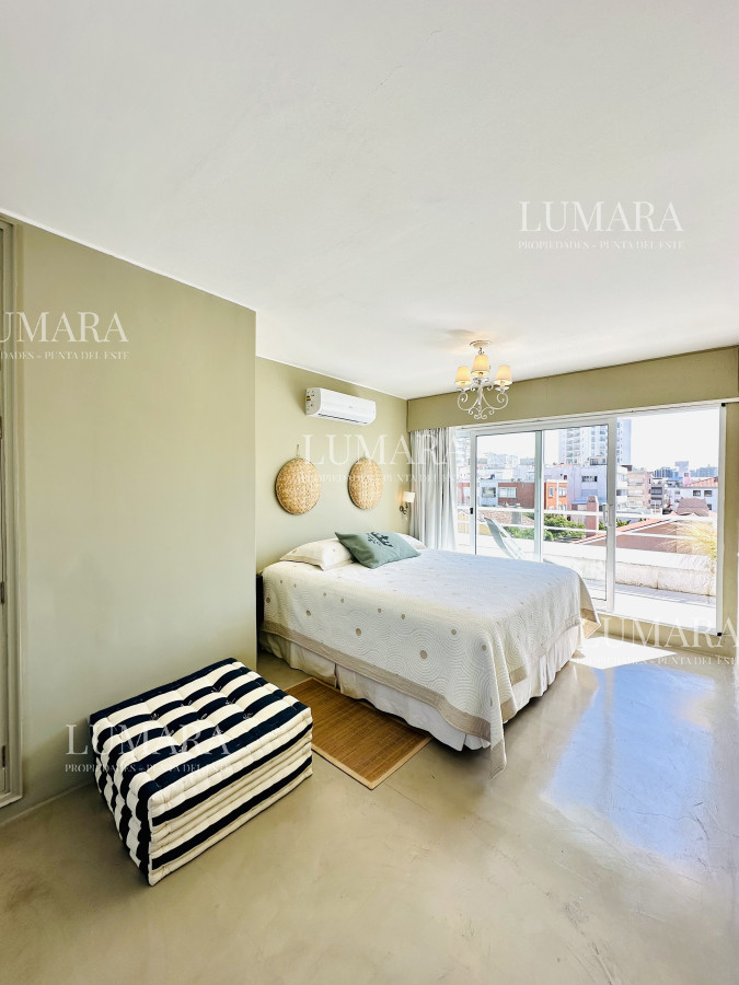 Apartamento ID.556 - Alquiler y venta de apartamento con vista al Mar en Península de 3 dormitorios más dependencia