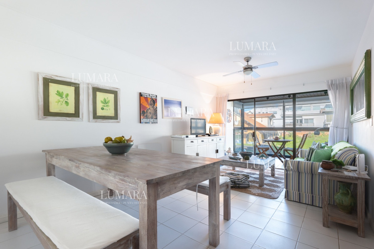 Apartamento ID.1234 - Apartamento de 2 Dormitorios frente al Mar, en Venta, Península de Punta del Este
