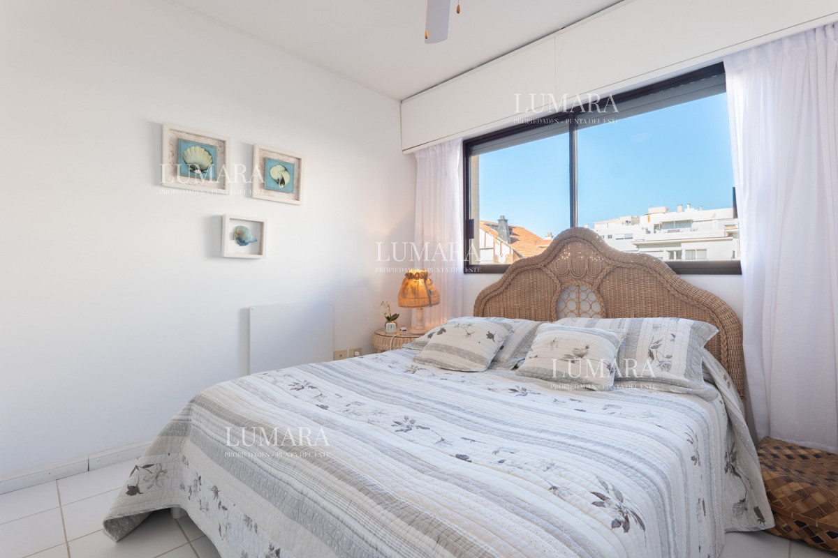 Apartamento ID.1234 - Apartamento de 2 Dormitorios frente al Mar, en Venta, Península de Punta del Este