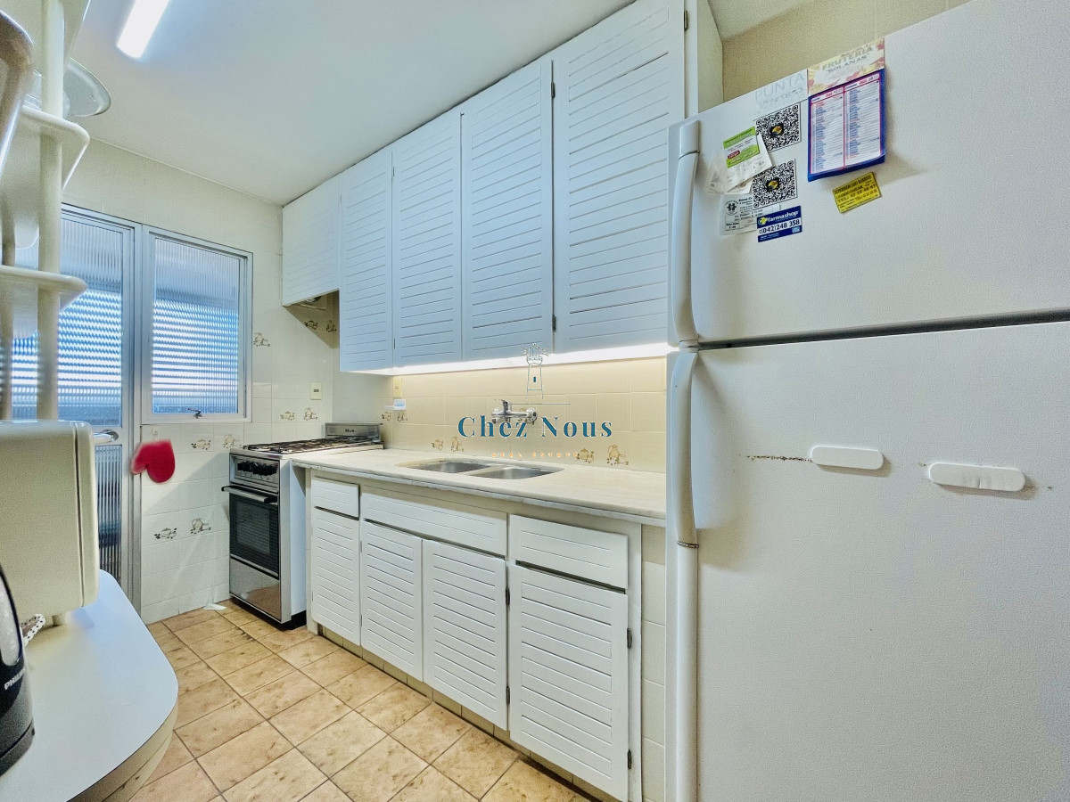 Apartamento ID.924 - Apartamento de 3 Dormitorios en Playa Mansa con Vista al Mar en Venta!