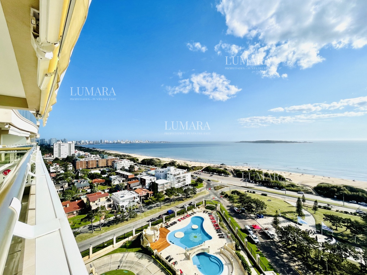 Apartamento ID.1385 - Venta de Excelente apartamento en alquiler temporario de tres dormitorios más dependencia de servicio, Playa Mansa, Punta del Este