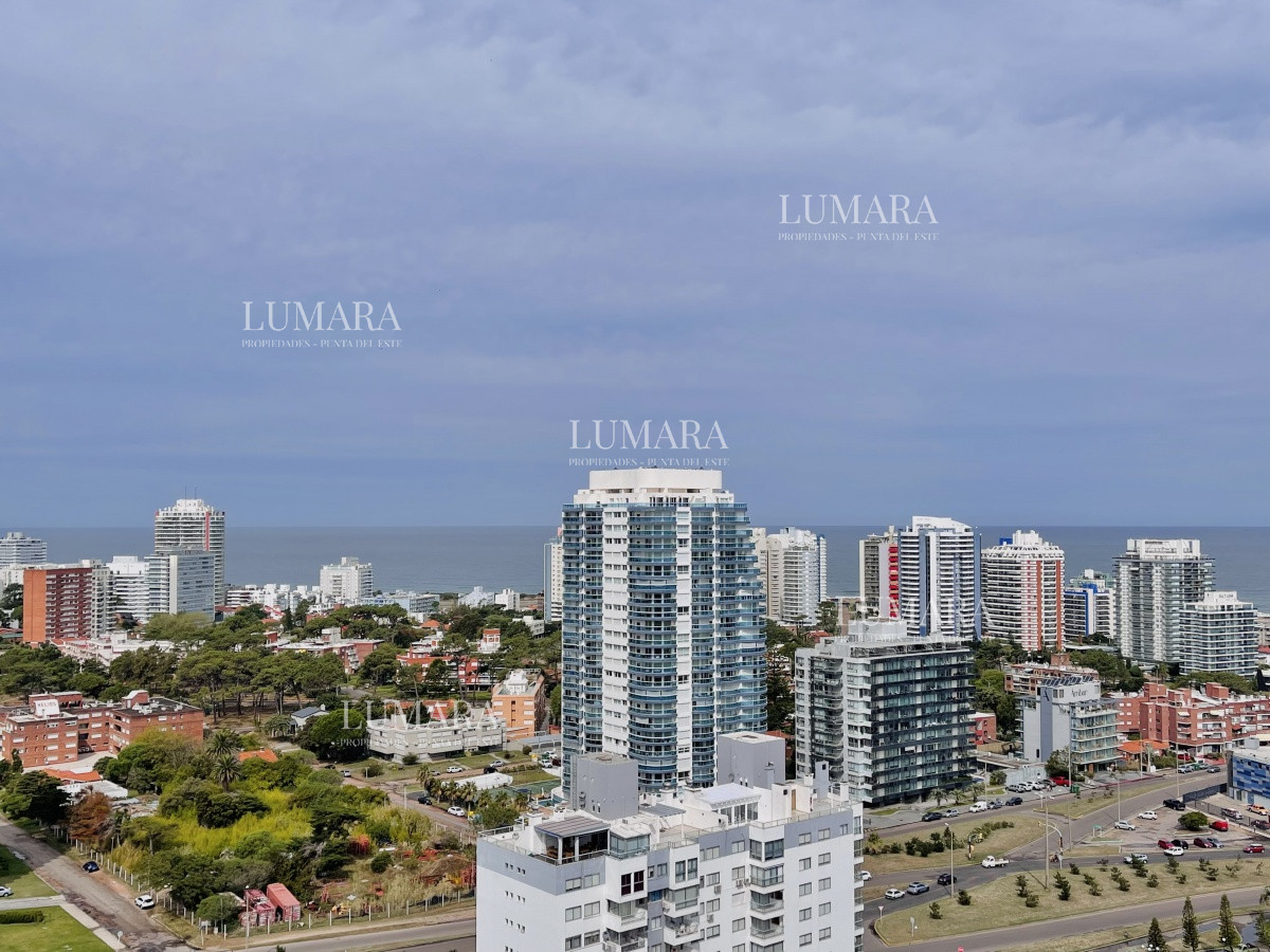 Apartamento ID.1619 - Venta de Excelente Penthouse de 2 Dormitorios y Parrillero con vistas a Playa Mansa, Punta del Este