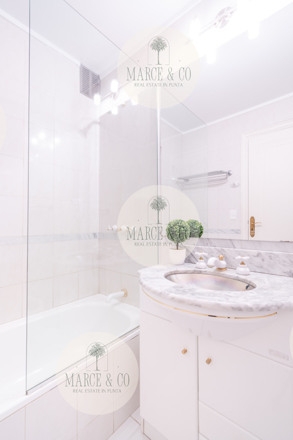 Apartamento ID.2235 - Venta y alquiler temporario de apartamento penthouse de tres dormitorios en playa Montoya