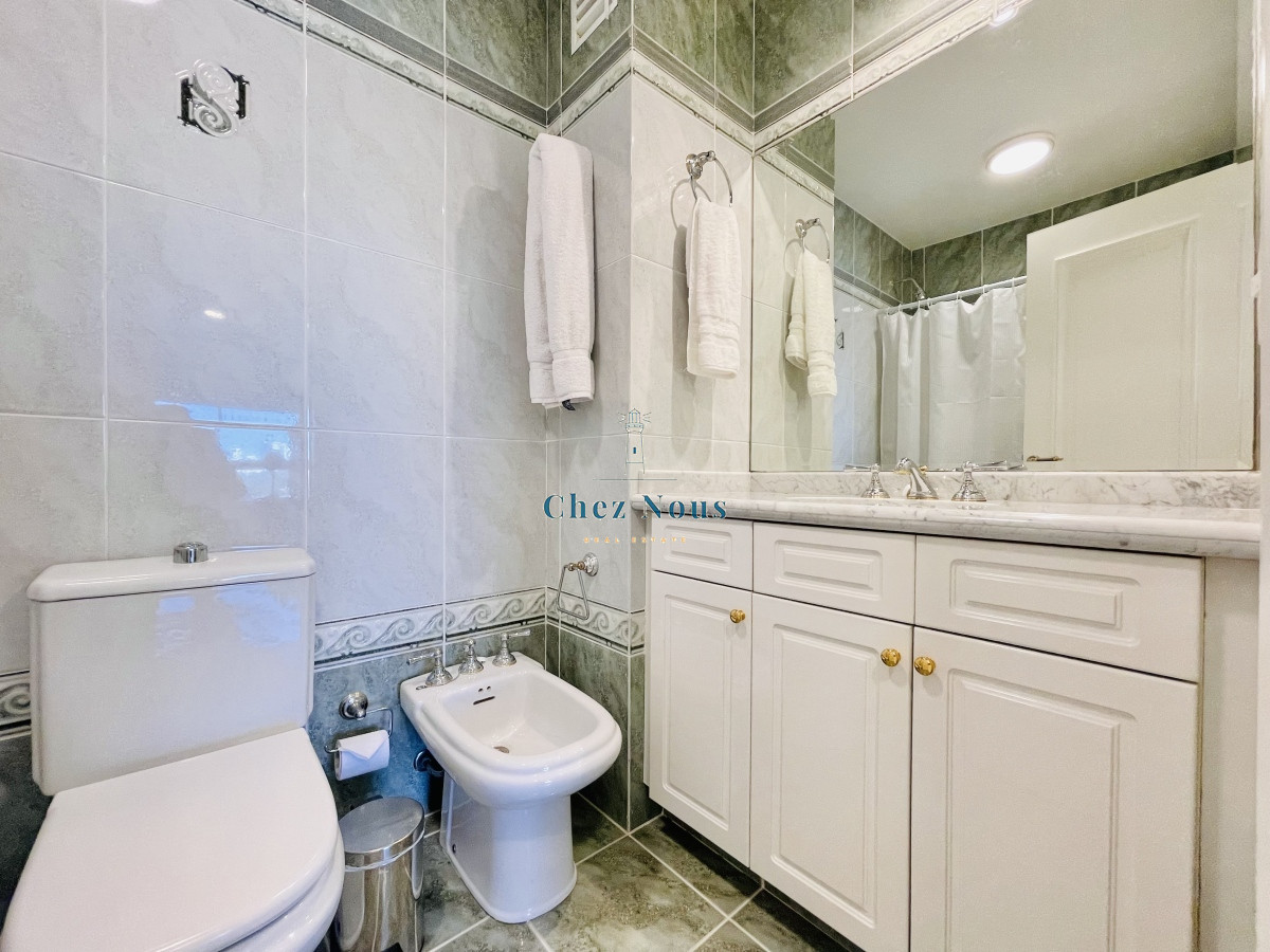 Apartamento ID.969 - Apartamento de 3 Dormitorios sobre Playa Mansa, en Venta y Alquiler, Punta del Este