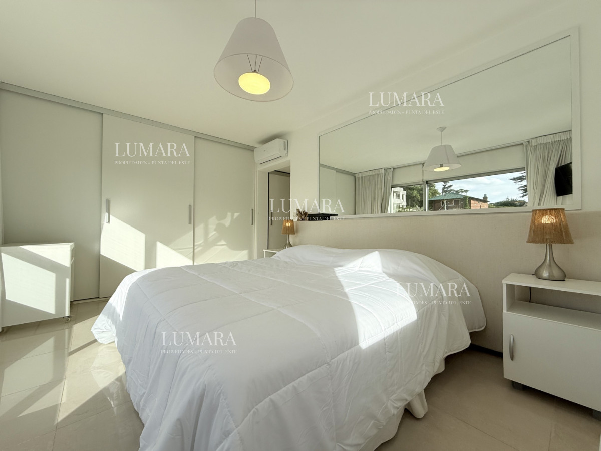 Apartamento ID.3189 - Venta de apartamento de 3 dormitorios sobre primera fila de Playa Brava, Punta del Este