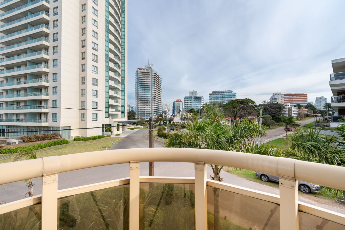 Apartamento ID.1127 - Moderno Apartamento de 3 Dormitorios a Pocas Cuadras del Mar En Venta, Playa Brava