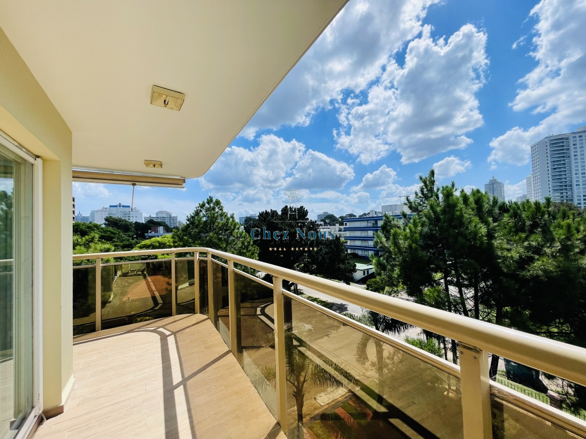 Apartamento ID.1080 - Apartamento de 2 Dormitorios en Aidy Grill a Pocos Metros de Playa Brava - Venta