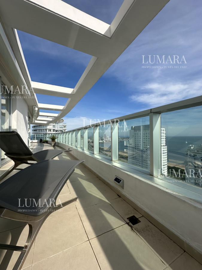 Apartamento ID.1619 - Venta de Excelente Penthouse de 2 Dormitorios y Parrillero con vistas a Playa Mansa, Punta del Este