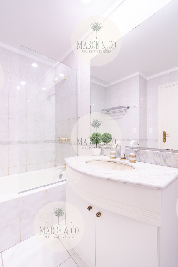 Apartamento ID.2235 - Venta y alquiler temporario de apartamento penthouse de tres dormitorios en playa Montoya