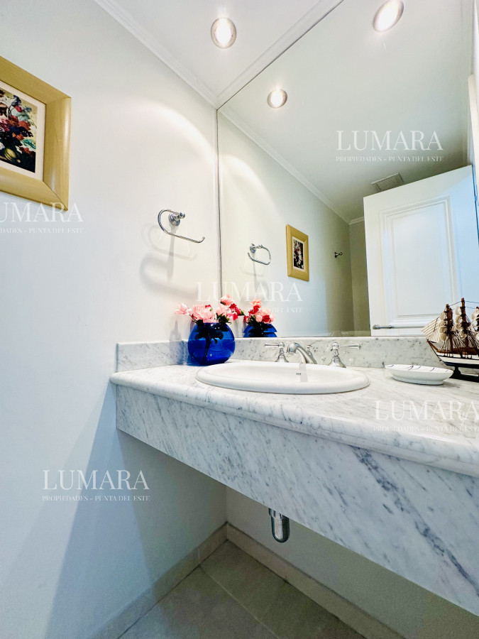 Apartamento ID.864 - Alquiler temporario de Apartamento de 2 suites sobre Playa Mansa, Primera Línea