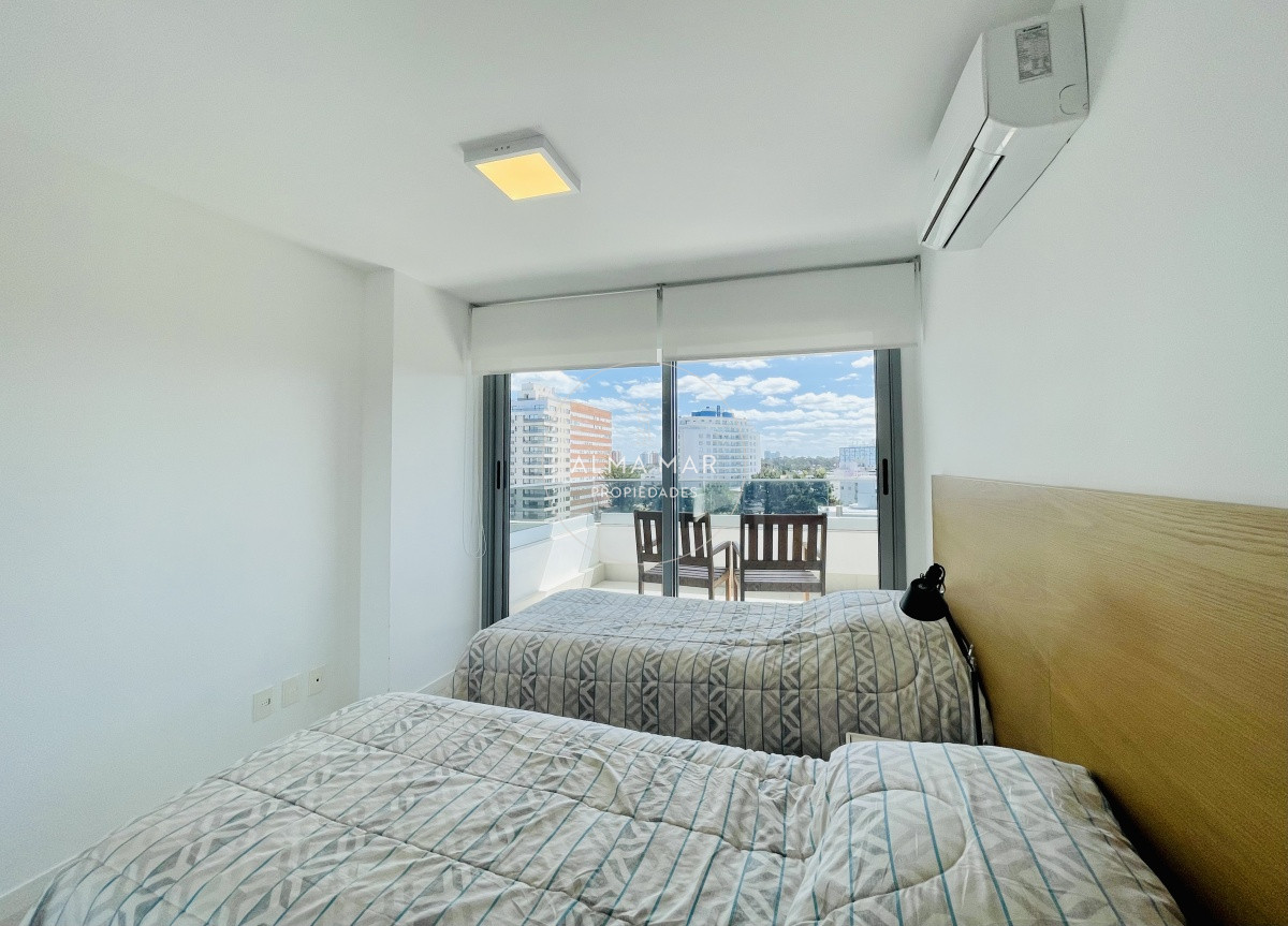 Apartamento ID.584 - Apartamento de 2 Dormitorios en Venta a metros de playa Brava, Punta del Este