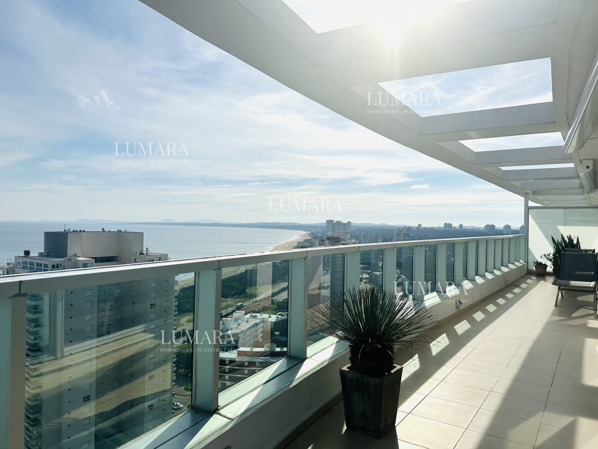 Apartamento ID.1619 - Venta de Excelente Penthouse de 2 Dormitorios y Parrillero con vistas a Playa Mansa, Punta del Este