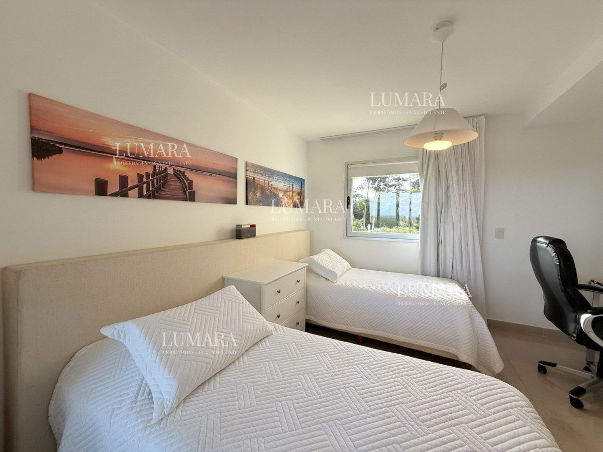 Apartamento ID.3189 - Venta de apartamento de 3 dormitorios sobre primera fila de Playa Brava, Punta del Este