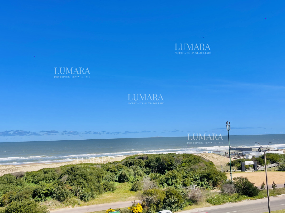 Apartamento ID.2685 - Penthouse de 3 Dormitorios en Primera Línea del Mar, Playa Brava Punta del Este